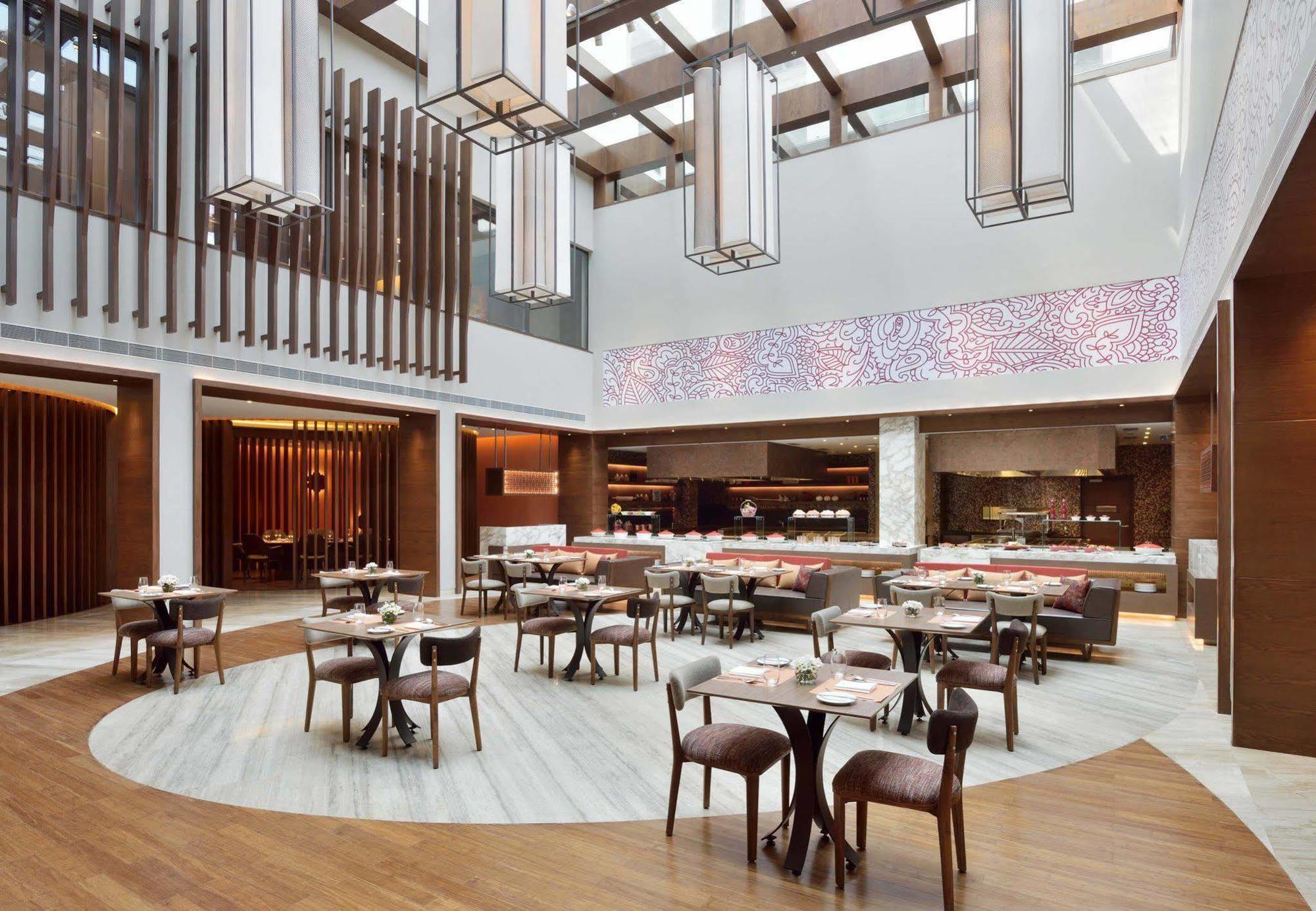 Hotel Courtyard By Marriott Raipur Exterior foto